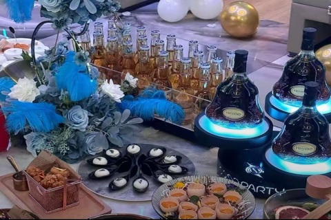 咸宁倾城KTV招聘-持续奋战实现职场伟大梦想